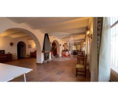 CASA SEÑORIAL DE 490 m2 EN LA CORTE DE PELEAS.