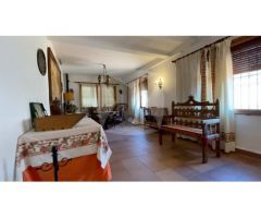 CASA SEÑORIAL DE 490 m2 EN LA CORTE DE PELEAS.
