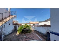 CASA SEÑORIAL DE 490 m2 EN LA CORTE DE PELEAS.