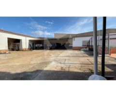 CASA SEÑORIAL DE 490 m2 EN LA CORTE DE PELEAS.