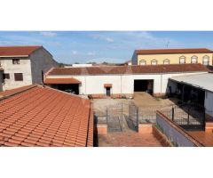 CASA SEÑORIAL DE 490 m2 EN LA CORTE DE PELEAS.