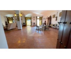 CASA SEÑORIAL DE 490 m2 EN LA CORTE DE PELEAS.