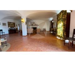 CASA SEÑORIAL DE 490 m2 EN LA CORTE DE PELEAS.
