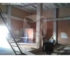 LOCAL SIN ADAPTAR EN VENTA DE ESQUINA ZONA PASEO CONDES DE BARCELONA