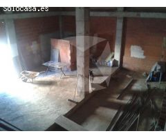 LOCAL SIN ADAPTAR EN VENTA DE ESQUINA ZONA PASEO CONDES DE BARCELONA