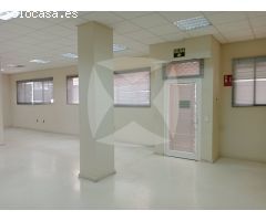 LOCAL COMERCIAL EN VENTA ADAPTADO PARA OFICINAS. ZONA URBANIZACION GUADIANA.