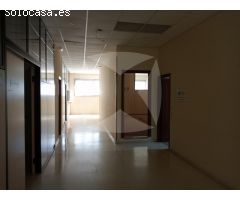 LOCAL COMERCIAL EN VENTA ADAPTADO PARA OFICINAS. ZONA URBANIZACION GUADIANA.
