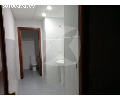 LOCAL COMERCIAL EN VENTA ADAPTADO PARA OFICINAS. ZONA URBANIZACION GUADIANA.