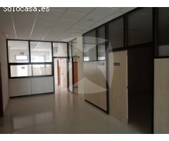 LOCAL COMERCIAL EN VENTA ADAPTADO PARA OFICINAS. ZONA URBANIZACION GUADIANA.