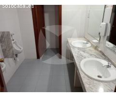 LOCAL COMERCIAL EN VENTA ADAPTADO PARA OFICINAS. ZONA URBANIZACION GUADIANA.