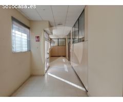 LOCAL COMERCIAL EN VENTA ADAPTADO PARA OFICINAS. ZONA URBANIZACION GUADIANA.