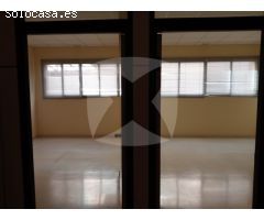 LOCAL COMERCIAL EN VENTA ADAPTADO PARA OFICINAS. ZONA URBANIZACION GUADIANA.