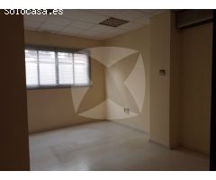 LOCAL COMERCIAL EN VENTA ADAPTADO PARA OFICINAS. ZONA URBANIZACION GUADIANA.