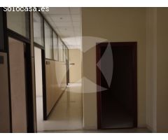 LOCAL COMERCIAL EN VENTA ADAPTADO PARA OFICINAS. ZONA URBANIZACION GUADIANA.