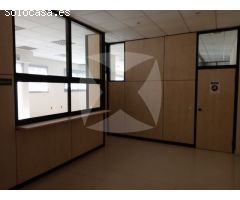 LOCAL COMERCIAL EN VENTA ADAPTADO PARA OFICINAS. ZONA URBANIZACION GUADIANA.