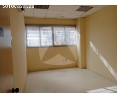 LOCAL COMERCIAL EN VENTA ADAPTADO PARA OFICINAS. ZONA URBANIZACION GUADIANA.