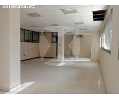 LOCAL COMERCIAL EN VENTA ADAPTADO PARA OFICINAS. ZONA URBANIZACION GUADIANA.