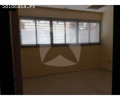 LOCAL COMERCIAL EN VENTA ADAPTADO PARA OFICINAS. ZONA URBANIZACION GUADIANA.