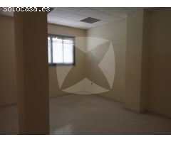 LOCAL COMERCIAL EN VENTA ADAPTADO PARA OFICINAS. ZONA URBANIZACION GUADIANA.
