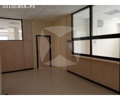LOCAL COMERCIAL EN VENTA ADAPTADO PARA OFICINAS. ZONA URBANIZACION GUADIANA.