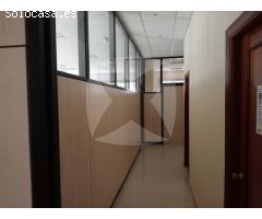 LOCAL COMERCIAL EN VENTA ADAPTADO PARA OFICINAS. ZONA URBANIZACION GUADIANA.