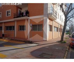 LOCAL COMERCIAL EN VENTA ADAPTADO PARA OFICINAS. ZONA URBANIZACION GUADIANA.