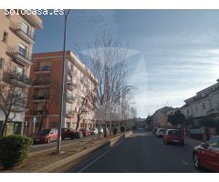 LOCAL COMERCIAL EN VENTA ADAPTADO PARA OFICINAS. ZONA URBANIZACION GUADIANA.