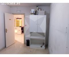 LOCAL COMERCIAL COMPLETAMENTE ADAPTADO JUNTO A EL CORTE INGLES.