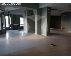 LOCAL ADAPTADO EN VENTA CON PLANTA BAJA Y SEMISOTANO. ZONA CENTRO.
