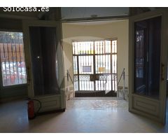 LOCAL ADAPTADO EN VENTA CON PLANTA BAJA Y SEMISOTANO. ZONA CENTRO.