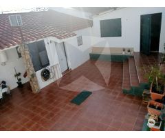 CASA EN VENTA CON PATIO TRASERO DOBLE, PISCINA Y COCHERA. ZONA SAN RAFAEL DE
