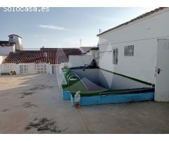 CASA EN VENTA CON PATIO TRASERO DOBLE, PISCINA Y COCHERA. ZONA SAN RAFAEL DE