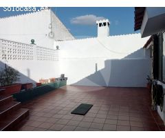 CASA EN VENTA CON PATIO TRASERO DOBLE, PISCINA Y COCHERA. ZONA SAN RAFAEL DE