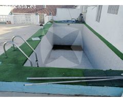 CASA EN VENTA CON PATIO TRASERO DOBLE, PISCINA Y COCHERA. ZONA SAN RAFAEL DE