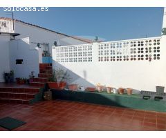 CASA EN VENTA CON PATIO TRASERO DOBLE, PISCINA Y COCHERA. ZONA SAN RAFAEL DE