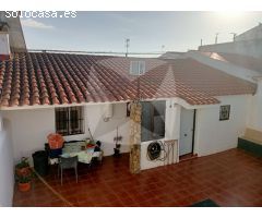 CASA EN VENTA CON PATIO TRASERO DOBLE, PISCINA Y COCHERA. ZONA SAN RAFAEL DE
