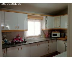 CASA EN VENTA CON PATIO TRASERO DOBLE, PISCINA Y COCHERA. ZONA SAN RAFAEL DE