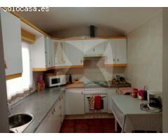 CASA EN VENTA CON PATIO TRASERO DOBLE, PISCINA Y COCHERA. ZONA SAN RAFAEL DE