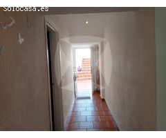 CASA EN VENTA CON PATIO TRASERO DOBLE, PISCINA Y COCHERA. ZONA SAN RAFAEL DE