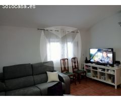 CASA EN VENTA CON PATIO TRASERO DOBLE, PISCINA Y COCHERA. ZONA SAN RAFAEL DE