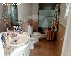 CASA EN VENTA CON PATIO TRASERO DOBLE, PISCINA Y COCHERA. ZONA SAN RAFAEL DE