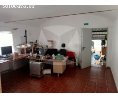 CASA EN VENTA CON PATIO TRASERO DOBLE, PISCINA Y COCHERA. ZONA SAN RAFAEL DE