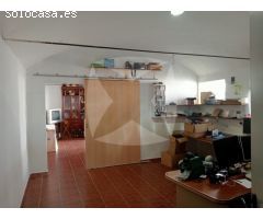 CASA EN VENTA CON PATIO TRASERO DOBLE, PISCINA Y COCHERA. ZONA SAN RAFAEL DE