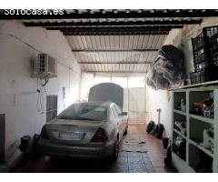 CASA EN VENTA CON PATIO TRASERO DOBLE, PISCINA Y COCHERA. ZONA SAN RAFAEL DE