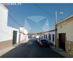 CASA EN VENTA CON PATIO TRASERO DOBLE, PISCINA Y COCHERA. ZONA SAN RAFAEL DE