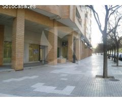 LOCAL COMERCIAL ADAPTADO PARA OFICINAS EN AVD. SINFORIANO MADROÑERO . ZONA