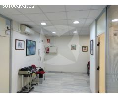 OFICINA EN ALQUILER CON DESPACHOS Y PLAZA DE GARAJE OPCIONAL. ZONA HUERTA