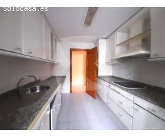 EXCLUSIVO ÁTICO EN UNA SOLA PLANTA DE 4 DORMITORIOS CON PLAZA DE GARAJE Y