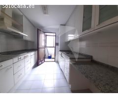 EXCLUSIVO ÁTICO EN UNA SOLA PLANTA DE 4 DORMITORIOS CON PLAZA DE GARAJE Y
