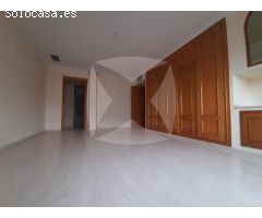 EXCLUSIVO ÁTICO EN UNA SOLA PLANTA DE 4 DORMITORIOS CON PLAZA DE GARAJE Y